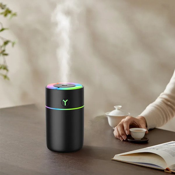 Diffuseur d'Huile Essentielle et Humidificateur d’Air LED 230 ml Diffuseur d'Huile Essentielle et Humidificateur d’Air LED 230 ml