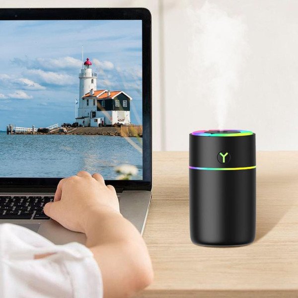 Diffuseur d'Huile Essentielle et Humidificateur d’Air LED 230 ml Diffuseur d'Huile Essentielle et Humidificateur d’Air LED 230 ml